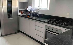 Apartamento 3 suítes a 100m do mar